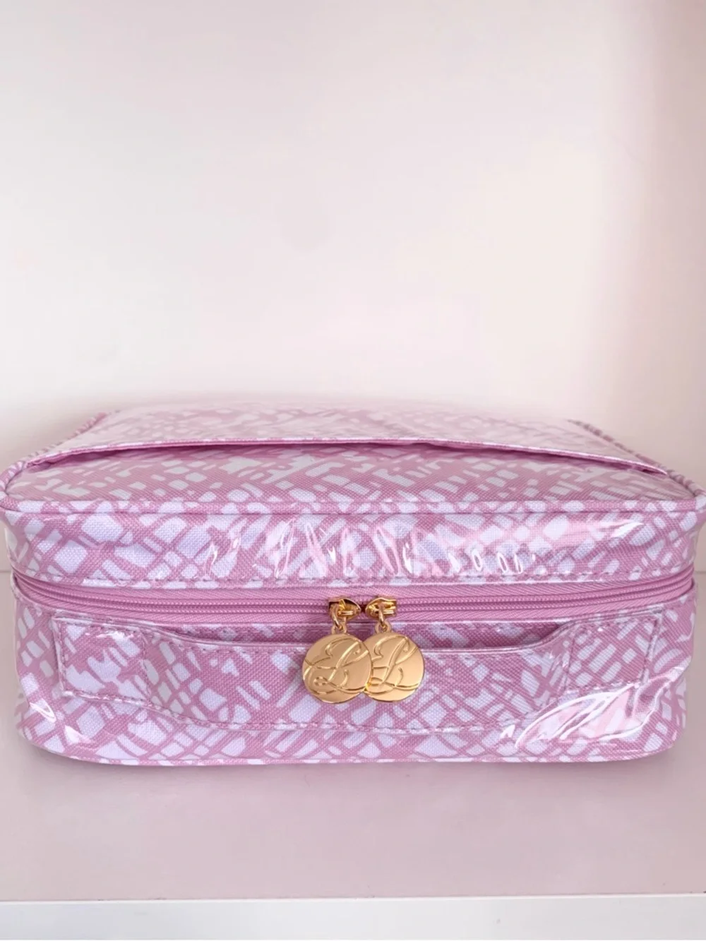 Hold NWOT Estée Lauder Pink vanity case